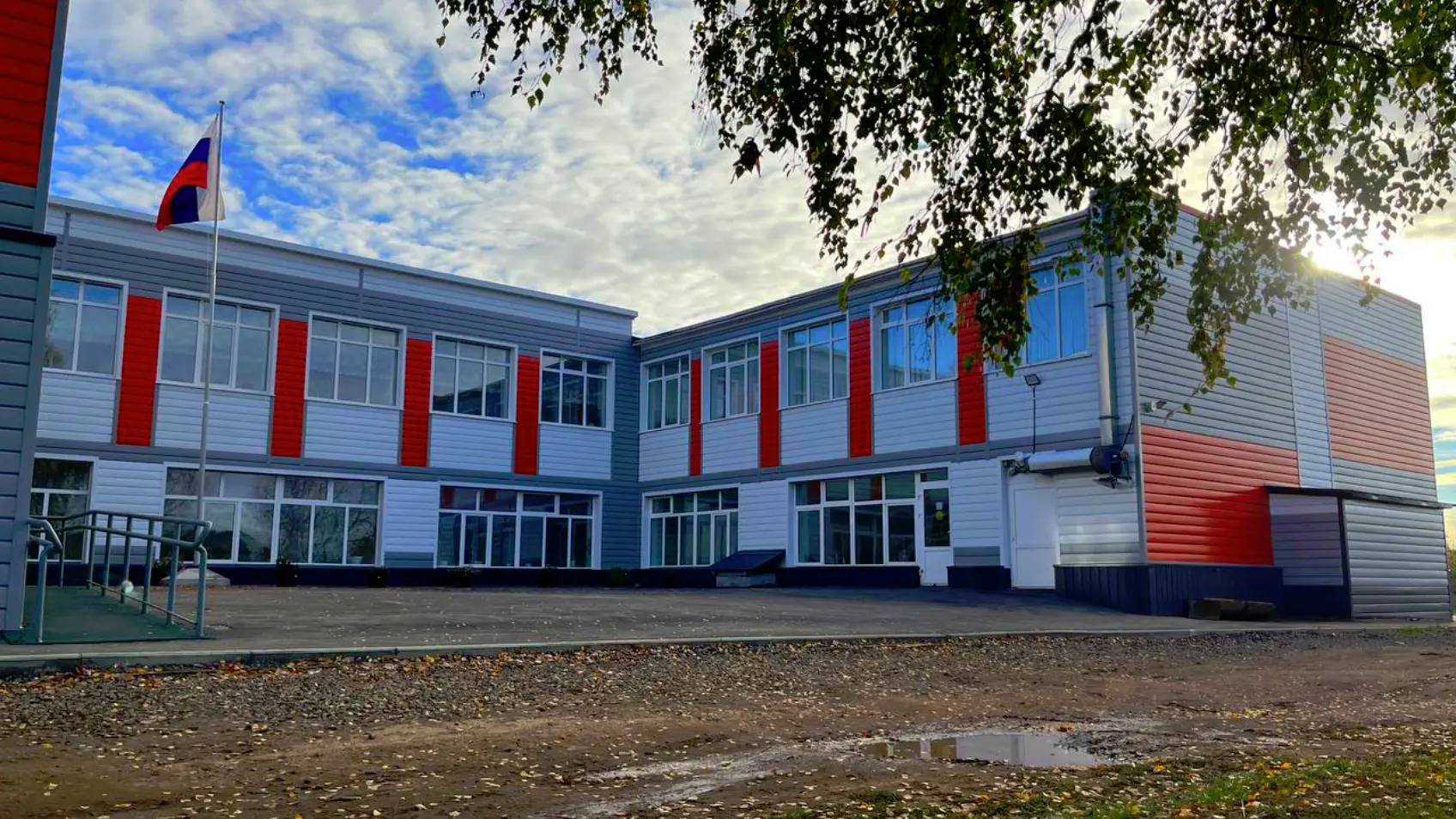 Фото 10 фасад МБОУ СОШ из металлосайдинга Евро-Брус под брус