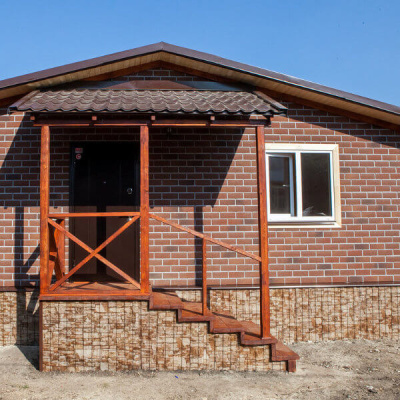 Фaсадная плитка Hauberk коллекция Кирпич цвет Красный на фасаде дома фото 1 Фaсадная плитка Hauberk коллекция Кирпич цвет Красный на фасаде дома фото 1