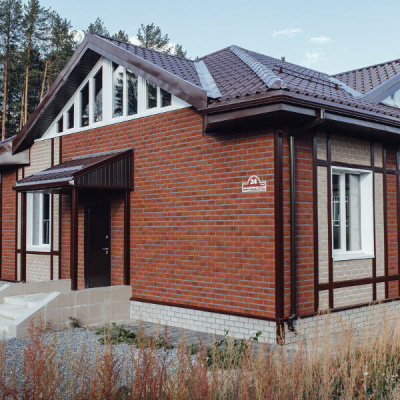 Фaсадная плитка Hauberk коллекция Кирпич цвет Терракотовый на фасаде дома фото 11 Фaсадная плитка Hauberk коллекция Кирпич цвет Терракотовый на фасаде дома фото 11